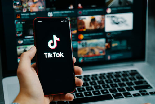 Décoder l’algorithme et conquérir l’audience : les secrets de la réussite sur la plateforme de vidéos courtes