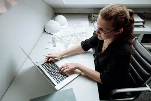 Les clés pour rédiger des e-mails professionnels efficaces dans le monde du travail