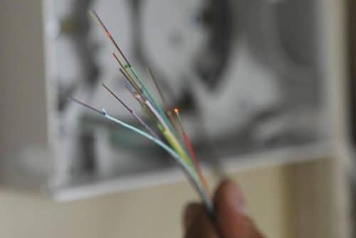 Est-ce que la fibre remplace le câble téléphone ?